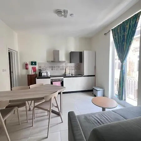 Sunshine Court No 2 Apartment *